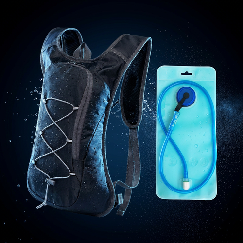 Foto de estudio de la mochila de hidratación negra con bolsa de agua de 2 litros